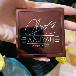 MAC COSMETICS Aaliyah Collection eyeshadow palette